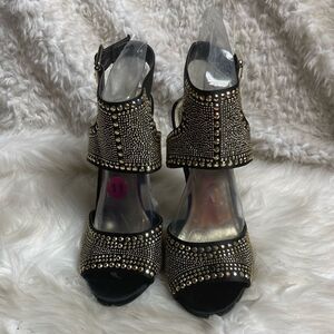 Steve Madden black satin fabric& gold tone studded ankle strap sandals SZ11